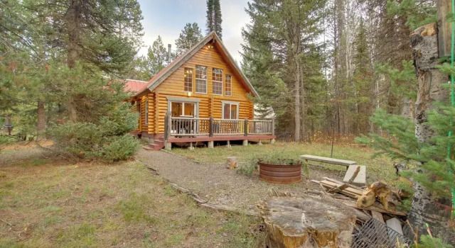 Коттедж Donnelly Cabin w/ Private Deck: Near Lake Cascade!
