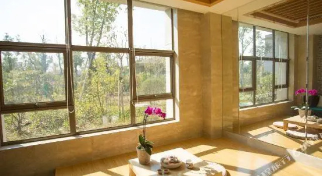 Empark Seabed Hot Spring Hotel, Prenota Hotel Hotel a Ningbo con piscina, Piscina