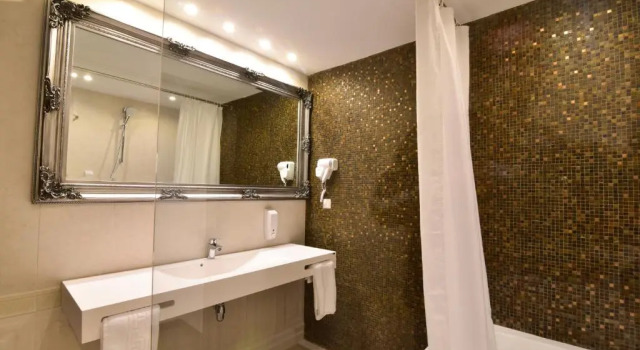 Апартаменты Deluxe Hotel Forum