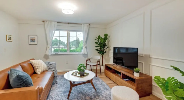 Апартаменты Walk to Shops & Dining: Glen Cove Apt w/ Yard!