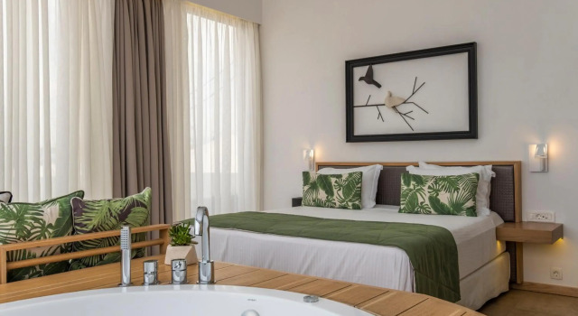 Kalamaki Luxury Suites