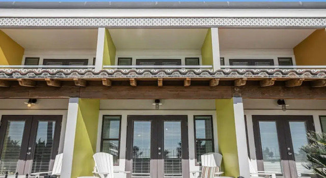 Condo di Cocco 3-oceanfront Dog Friendly w Pool, Забронировать Отель Отели Галвестон с парковкой, рядом с Галерея Galveston Art League, Парковка