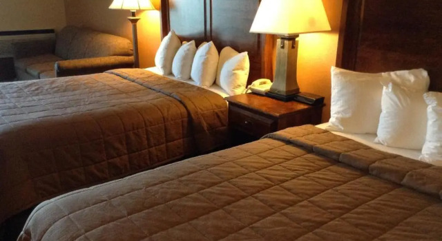 Четырёхместный номер Deluxe с видом на озеро Hamilton Inn Select Beachfront Mackinaw City