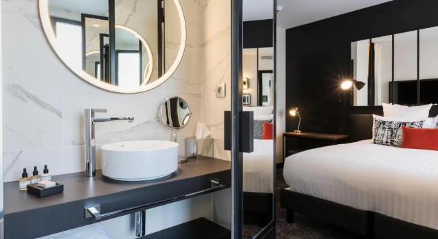 Двухместный номер Standard с балконом Laz Hotel Spa Urbain Paris