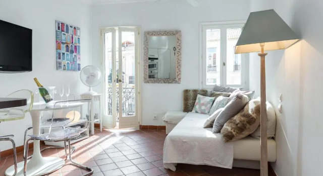 A Lovely Split Level Townhouse in the Heart of Cannes Next to the Marche Forville and the Palais - 1749, Забронировать Апартаменты/квартира Канны Приморские Альпы, рядом с Продуктовый рынок Forville Provencal