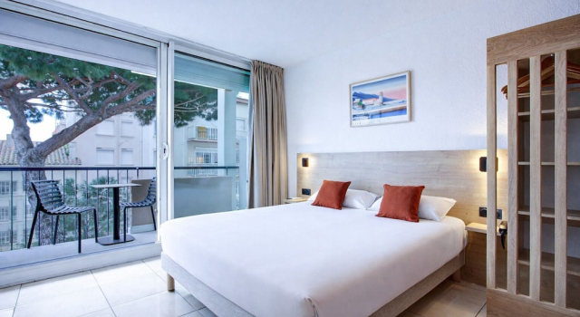 Двухместный номер Standard с балконом Hotel Centre Plage