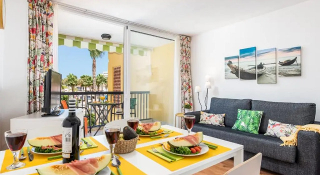 32 BRIGHT COPACABANA ocean view free WiFi, Prenota Hotel Hotel a Tenerife con piscina, Piscina