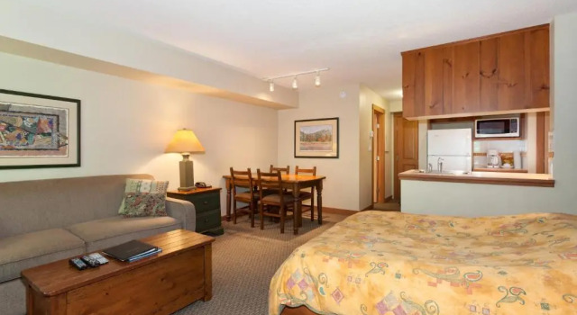 Студия Lost Lake Lodge by Whistler Premier