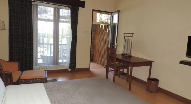 Sunsethouse Lombok, Забронировать Отель «постель и завтрак» Отели Сенггиги с парковкой, рядом с Batu Bolong Temple, Парковка