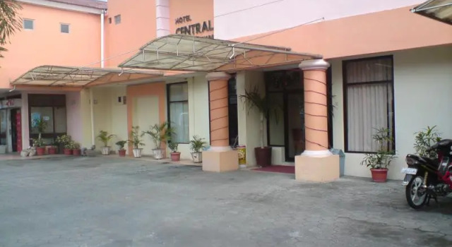 Hotel Central Manado, Book Hotel Hotels in Sulawesi with Parking, Parking