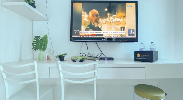 Студия Standard Comfy And Minimalist Studio Apartment At Tifolia