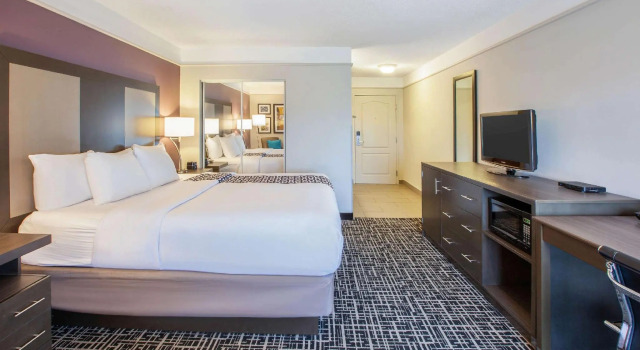 Двухместный номер Executive La Quinta by Wyndham Cincinnati Airport Florence