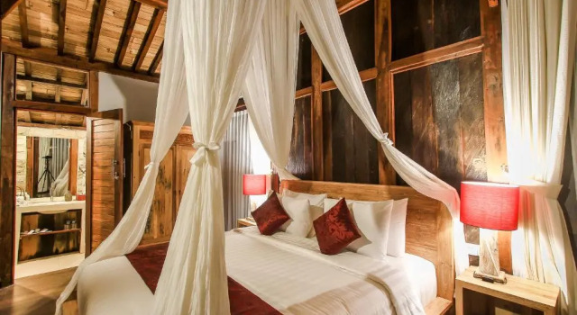 Люкс с видом на бассейн Keramas Sacred River Retreat Resort and Villa