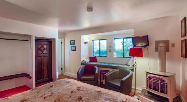 Hillside House Bed and Breakfast, Забронировать Отель Фрайдей-Харбор San Juan Islands, рядом с Историческое сообщество и музей San Juan