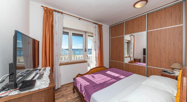 Nice Home in Kastel Kambelovac With Wifi and 1 Bedrooms, Rezerwuj Hotel Hotele w Split-Dalmatia County z parkingiem, Parking