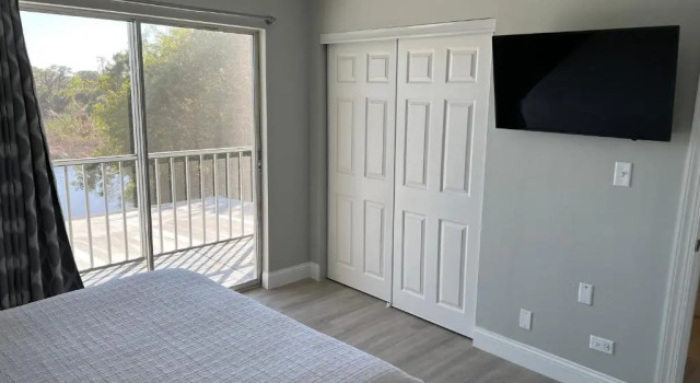 Люкс с 2 комнатами Marco Island Lakeside Inn
