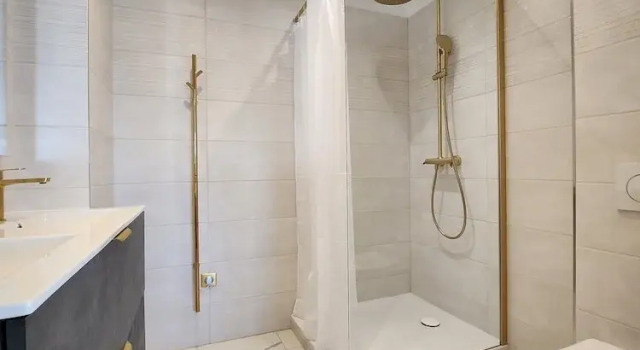 Семейные апартаменты HDG Hôtel Gare de LIsle Adam Apparts Hotel