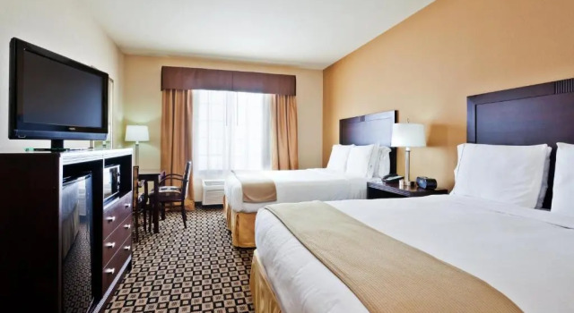 Четырёхместный номер Standard Holiday Inn Express & Suites Clovis by IHG
