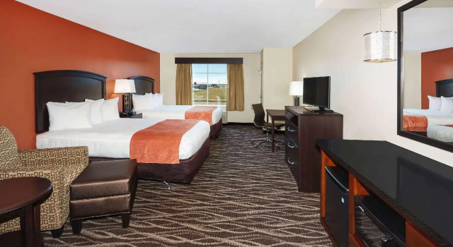 Четырёхместный люкс AmericInn by Wyndham Waupun