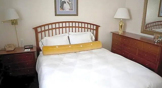 Четырёхместный номер Standard с видом на город Coral Reef Inn & Condo Suites