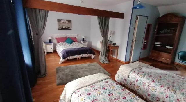 La Parisiere, Book Hotel Hotels in Manche with Parking, Parking
