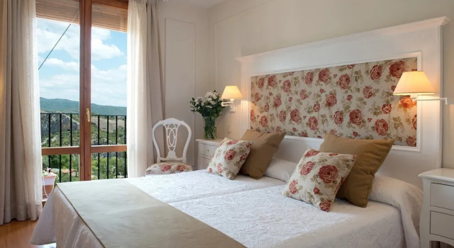 Трёхместный номер Standard с видом на город Hotel Santa Maria de Alquezar