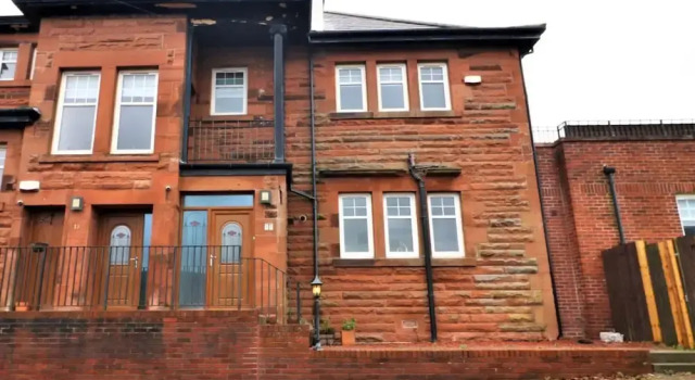 Greenlees Clubhouse 2 bed - Cambuslang, Забронировать Отель Отели Glasgow & The Clyde Valley с парковкой, Парковка