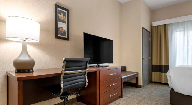 Двухместный люкс Comfort Inn & Suites North Mankato