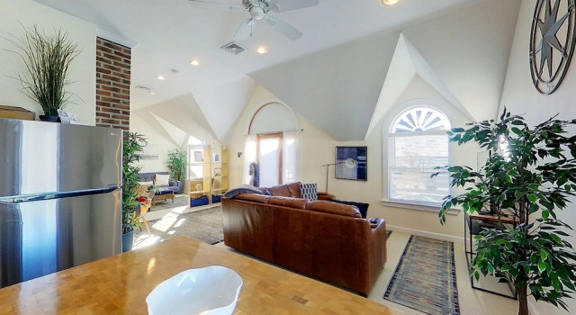 Newport Harbor View Cottage w Decks & Parking, Забронировать Дом для отпуска Отели Ньюпорт с парковкой, рядом с Ньюпортский особняк, Парковка