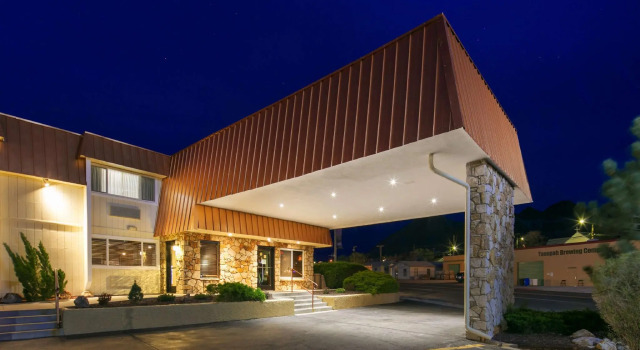 Люкс с 2 комнатами Best Western Hi-Desert Inn