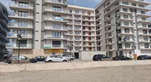 Blue Wave 2 Primul Bloc La Mare
