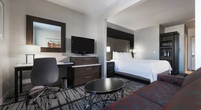 Двухместный люкс Fairfield Inn & Suites by Marriott Boston Cambridge