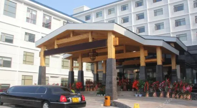 Yarui Holiday Garden Hotel, Prenota Hotel Hotel a Suizhou con parcheggio, Parcheggio