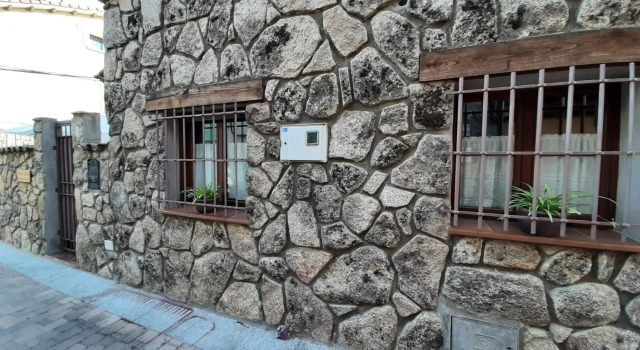 Casa con patio y chimenea en Piedralaves, Забронировать Отель Отели и гостиницы Пьедралавес, рядом с Церковь Святого Антония Падуанского, Отель