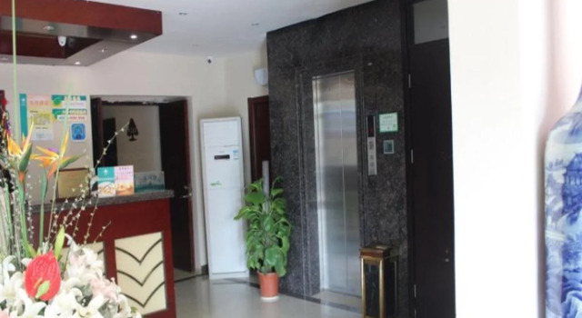 GreenTree Inn Nanjing Xiaozhuang Square Hotel, Rezerwuj Hotel Hotele w Qi Xia z parkingiem, Parking