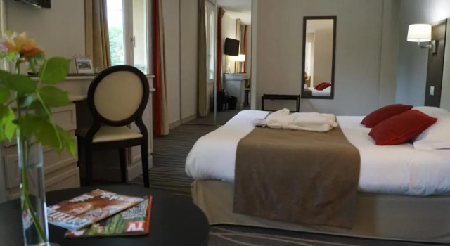 Номер Superior Logis Hôtels- Hôtel et Restaurant Domaine de Fompeyre