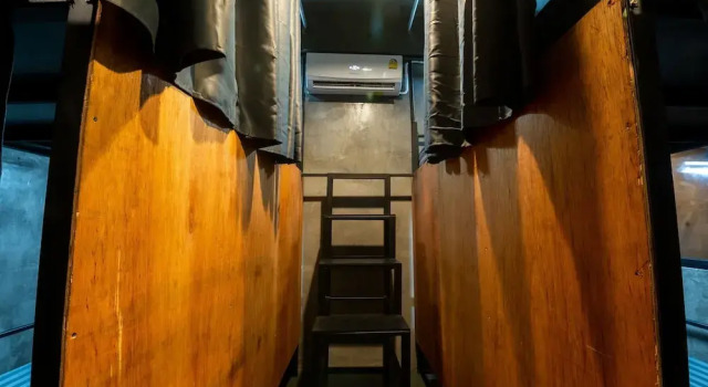 Кровать в общем номере Another High Away Hostel - Bangkok