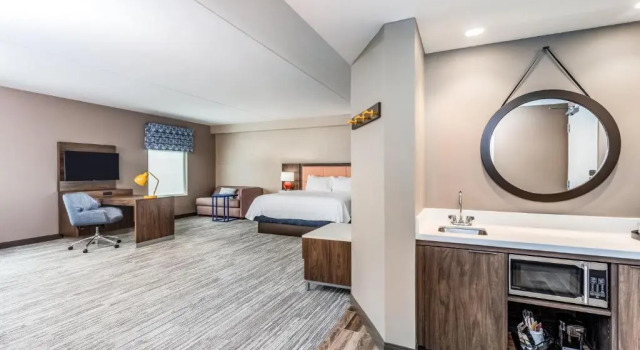 Двухместный люкс c 1 комнатой Hampton Inn & Suites Kittery-Portsmouth