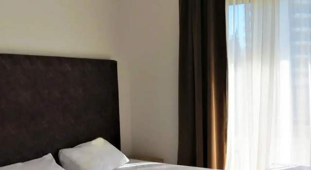 Hotel Guinness, Book Hotel Hotels in Sutomore with Breakfast, Breakfasts