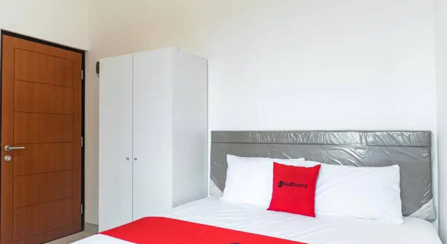 Номер Standard RedDoorz Plus @ EcoHome Citra Raya Tangerang