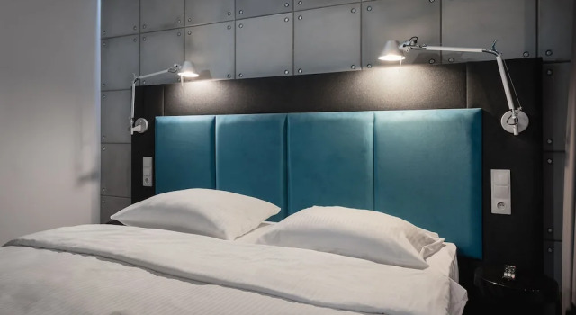 Кровать в общем номере Artis Loft Hotel