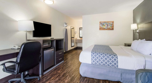 Двухместный номер Standard Econo Lodge Near Motor Speedway