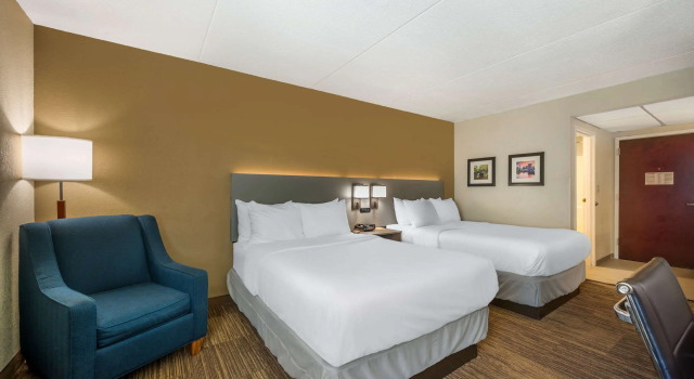 Четырёхместный номер Standard Comfort Inn & Suites East Hartford - Hartford