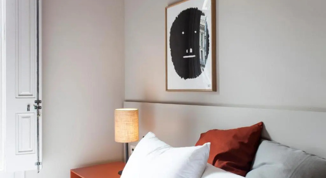 Одноместный номер Standard с балконом и с видом на улицу DestinationBCN Apartment Suites