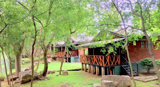 Семейный номер Standard с видом на озеро Birds Paradise Inn