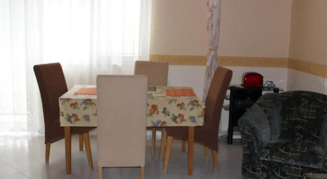 Cedar Apartment 4, Book Lejlighed Hoteller i Western Transdanubia med parkering, Parkering