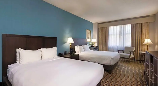 Четырёхместный люкс с 2 спальнями Inn at the Colonnade Baltimore - A DoubleTree by Hilton Hotel