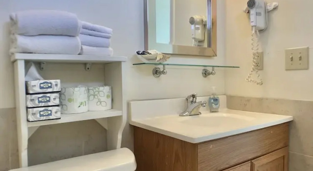 Четырёхместный номер Standard с балконом и с видом на океан Sunrise Motel