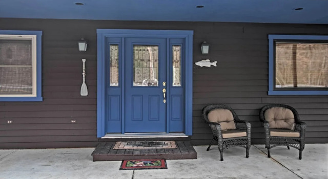Riverfront Elkins Home w/ Fireplace & Deck!, Buchen Sie Ferienhaus Elkins 