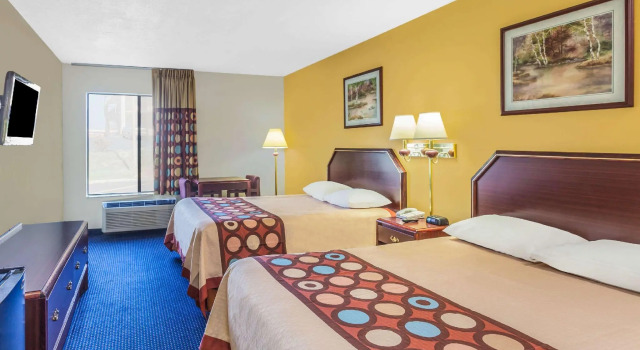 Четырёхместный номер Standard Super 8 by Wyndham Morristown/South